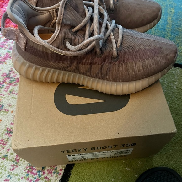 Authentic Yeezy shoes - Picture 1 of 4